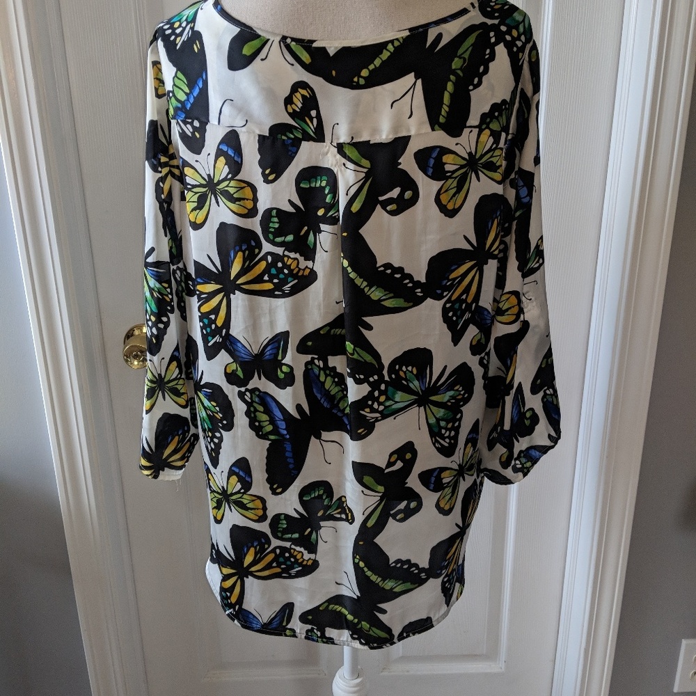 Butterfly Patterned Blouse - Picture 4 of 6